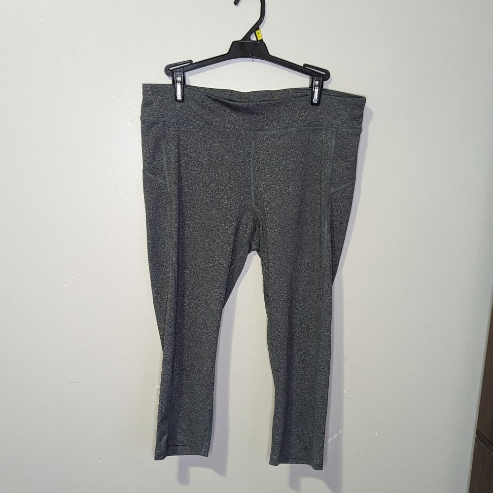 Aero Grey Capri Leggings XL EUC